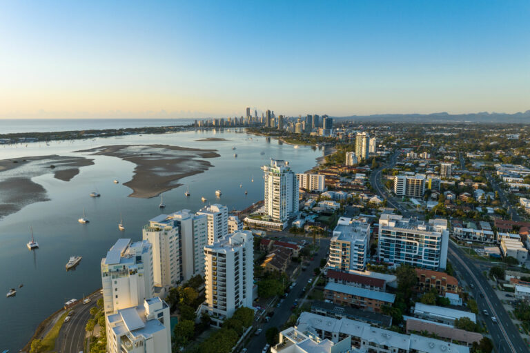 PARK SHORE, Labrador Apartments